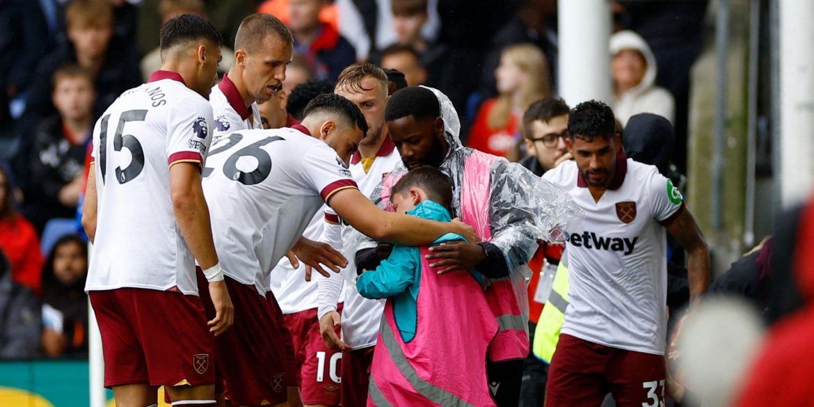 Champions want to open talks in "surprise" plan to sign £10m West Ham star